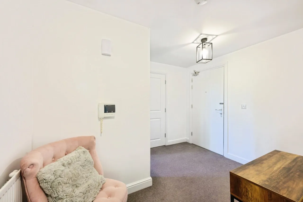 Whitepost Hill, Redhill, RH1, photo 7