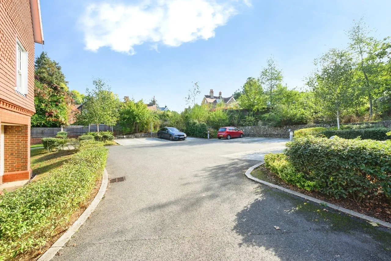 Whitepost Hill, Redhill, RH1, photo 11