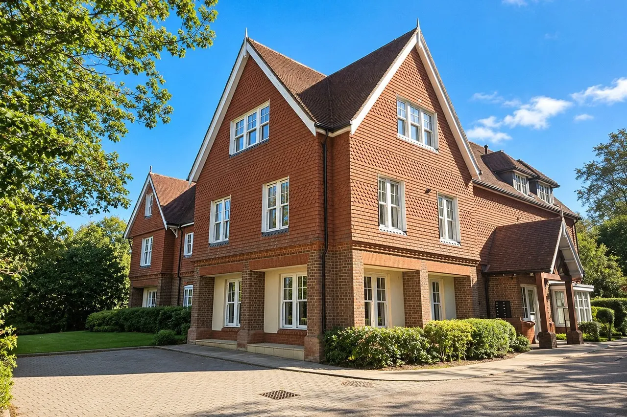 2 bed flat for sale, Whitepost Hill, Redhill, RH1