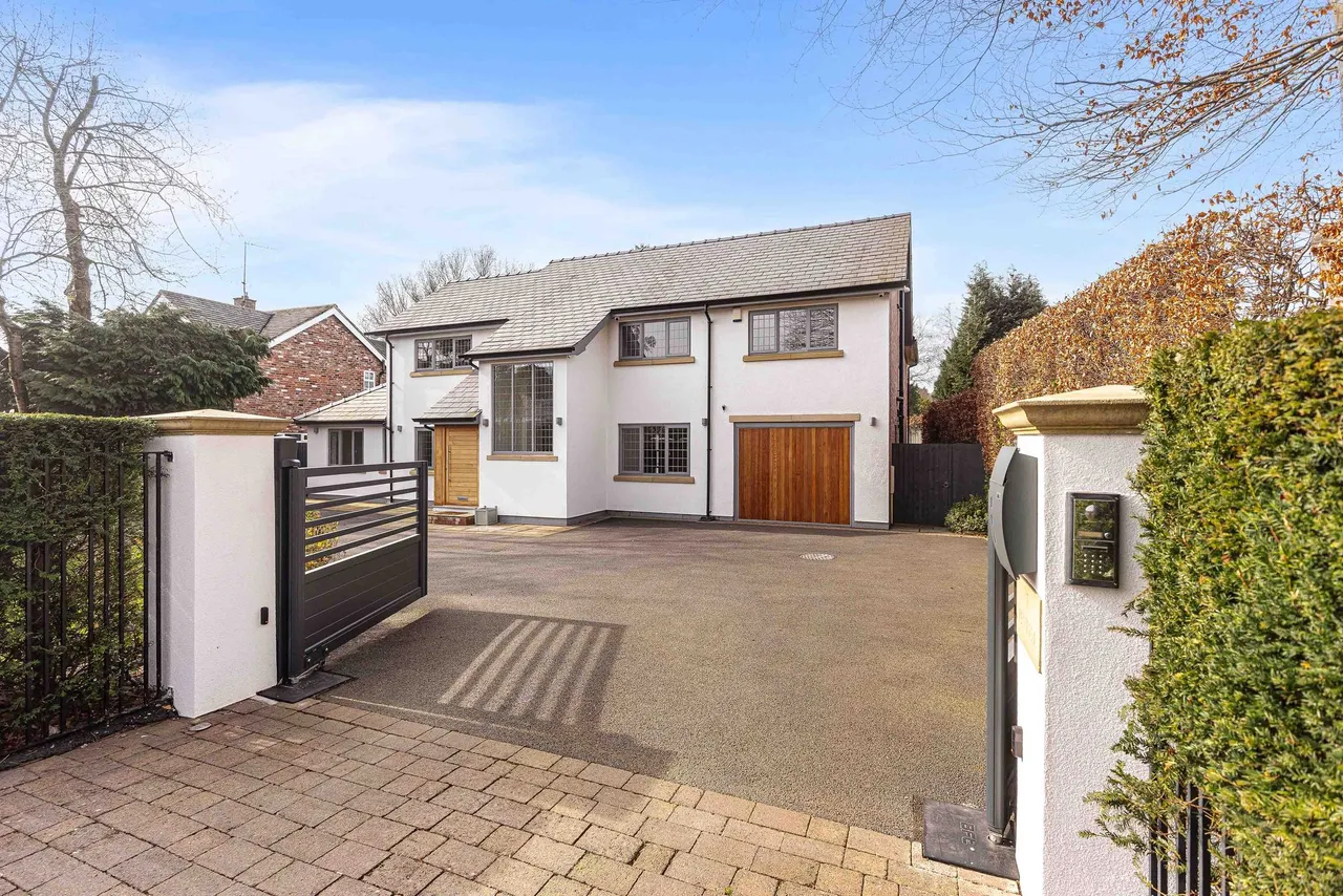 5 bed house for sale, Yew Tree Way, Macclesfield