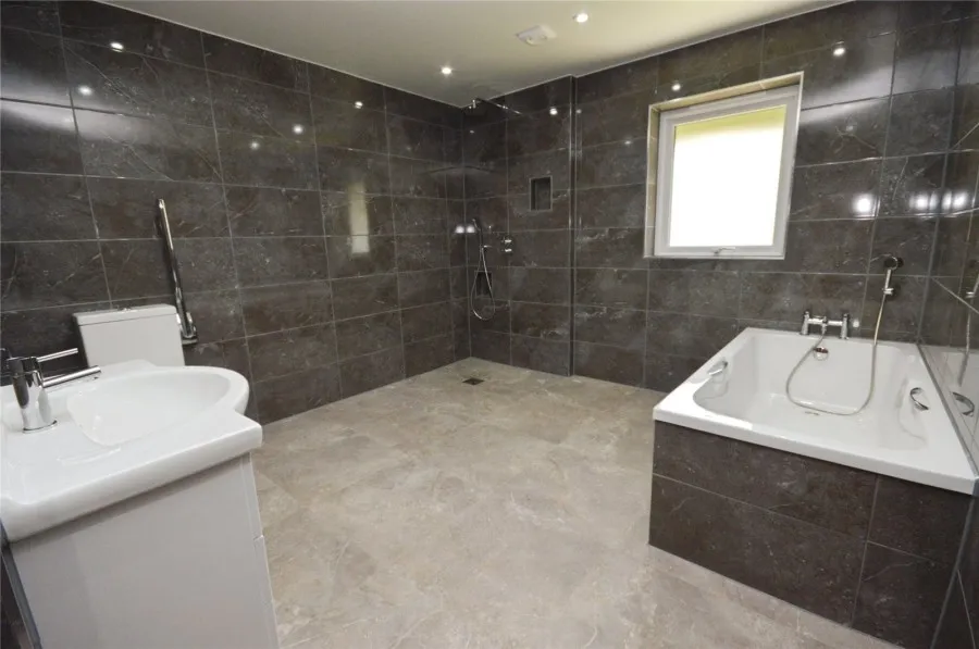 with 4 bedrooms in Howe Green, Great Hallingbury, CM22, photo 13