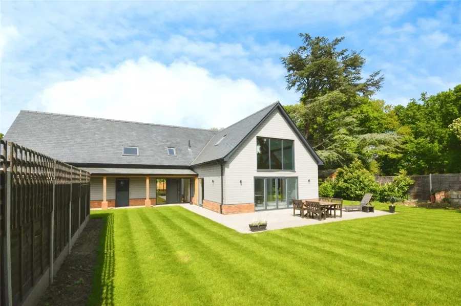 with 4 bedrooms in Howe Green, Great Hallingbury, CM22, photo 12