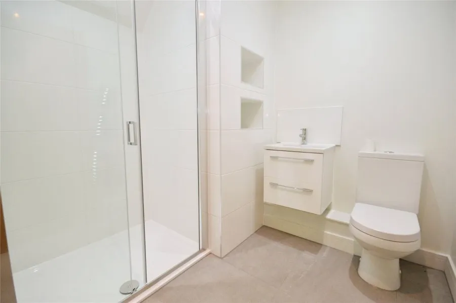 with 4 bedrooms in Howe Green, Great Hallingbury, CM22, photo 9