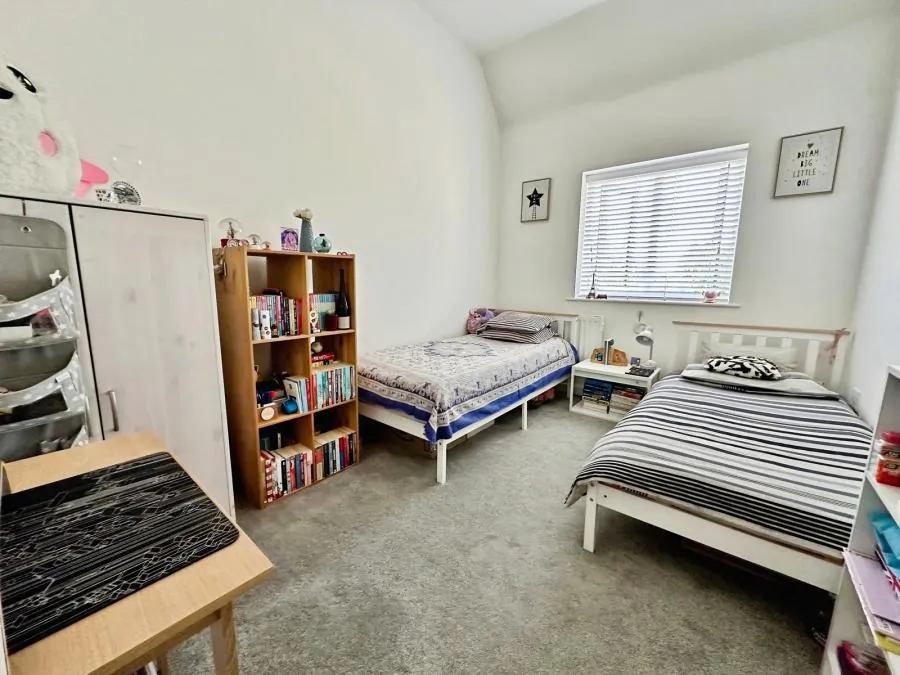 Quiller Avenue, Arborfield Green, RG2, photo 8