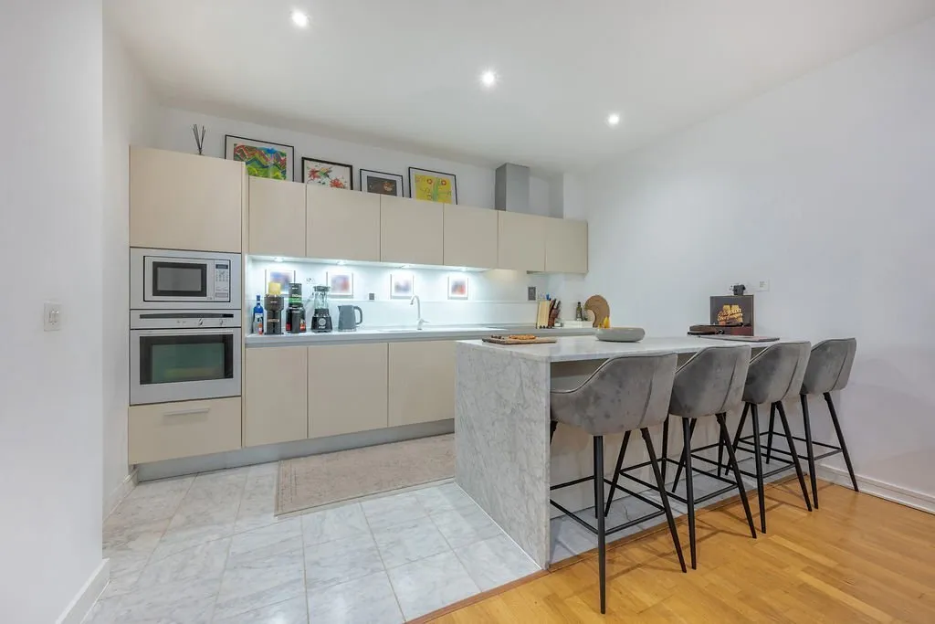 2 bed flat for sale, Melliss Avenue, Richmond, TW9