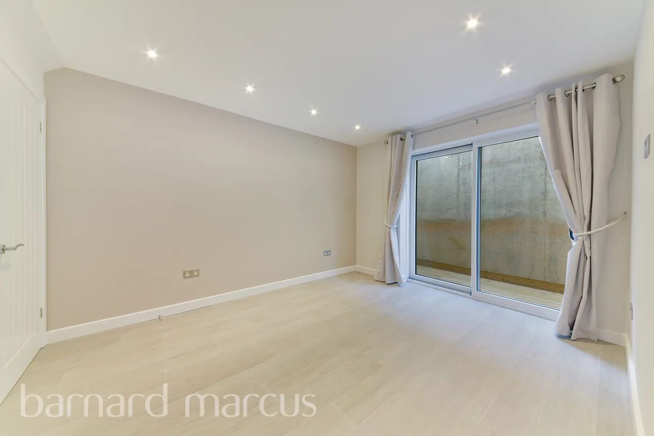 Holmwood Close, Cheam, SM2, photo 11