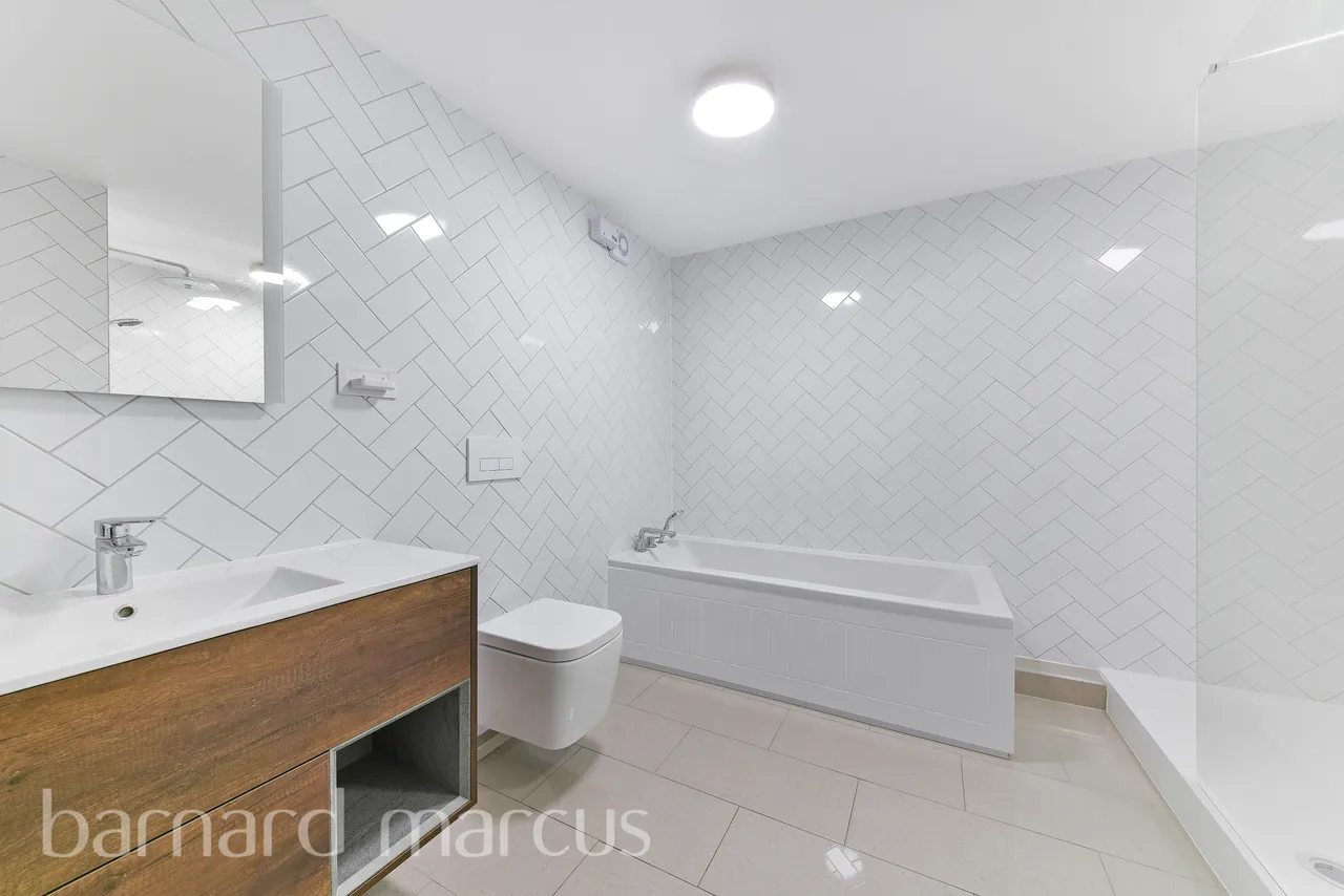 Holmwood Close, Cheam, SM2, photo 15