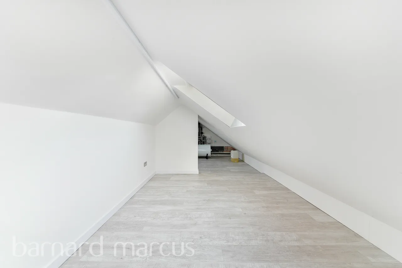 Holmwood Close, Cheam, SM2, photo 9