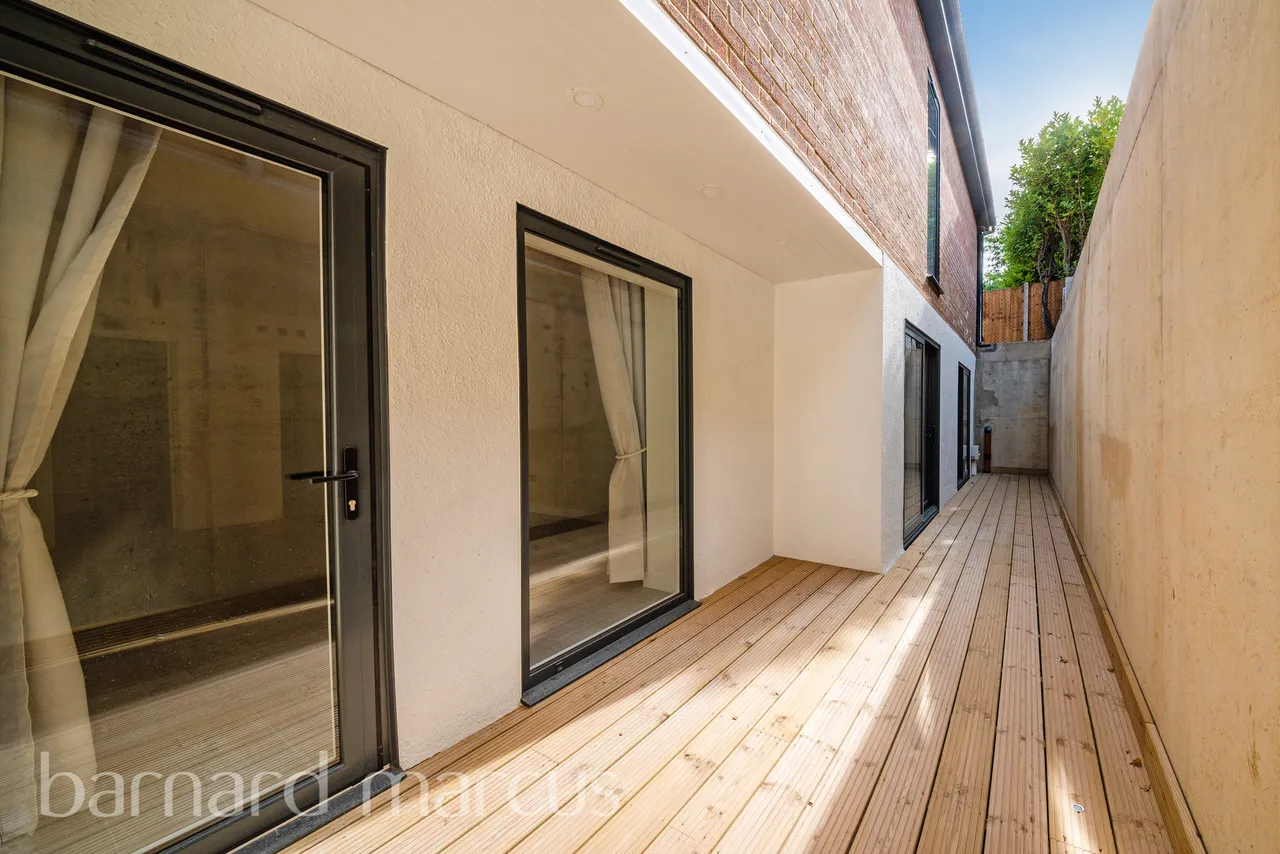 Holmwood Close, Cheam, SM2, photo 16