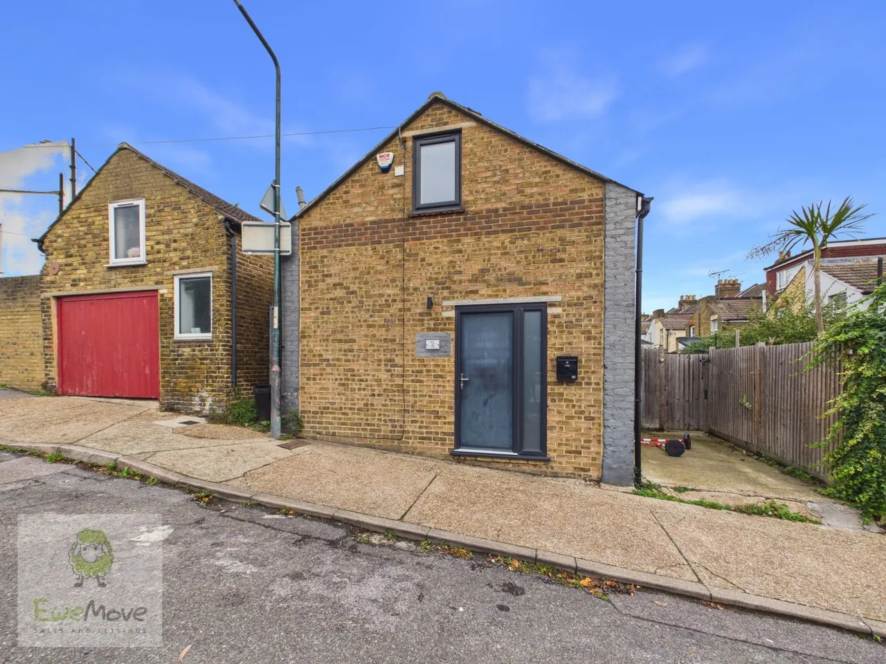 Central Road, Strood, ME2, photo 2