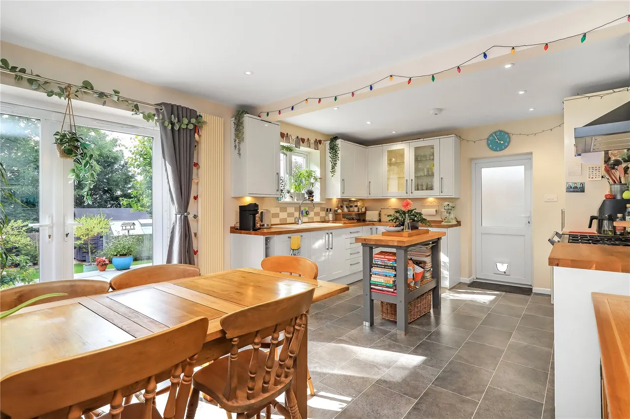 Assisi Road, Salisbury, Wiltshire, SP1 3QZ, photo 3