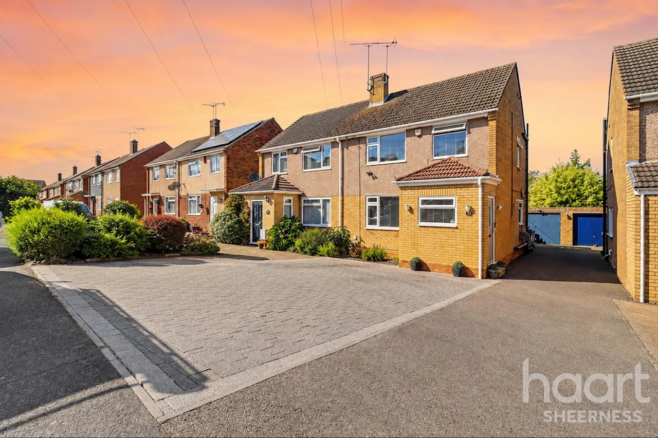 3 bed house for sale, Cherryfields, Sittingbourne, ME10