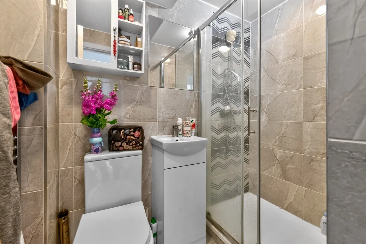 Merton Road, London, SW18, photo 8