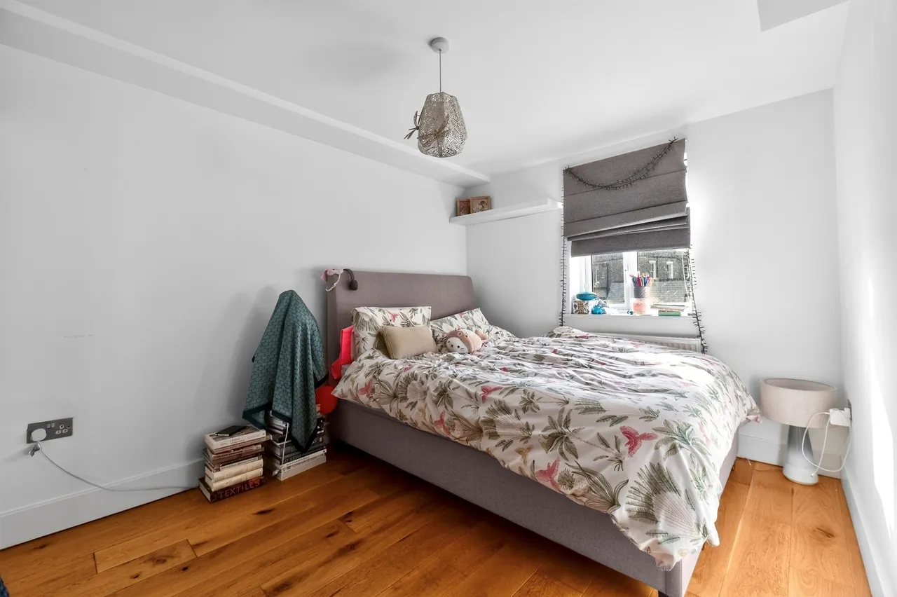 Merton Road, London, SW18, photo 6