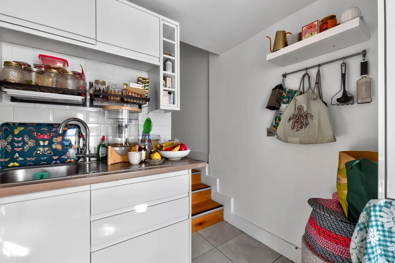 Merton Road, London, SW18, photo 11