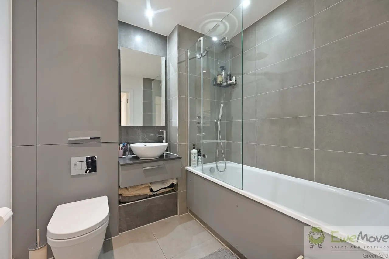 Oldfield Lane North, Greenford, UB6, photo 8