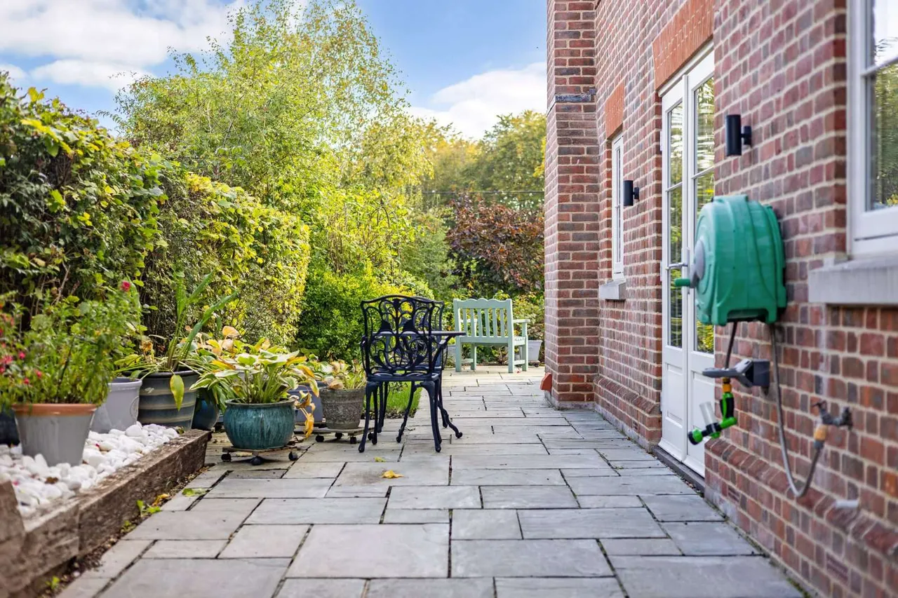 Dunfords Acre, Twyford, SO21, photo 13