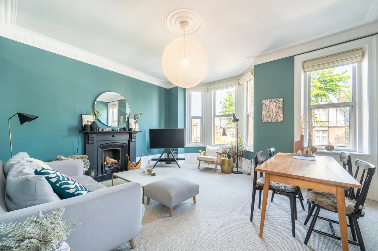 3 bed flat for sale — 31a Dean Road, London