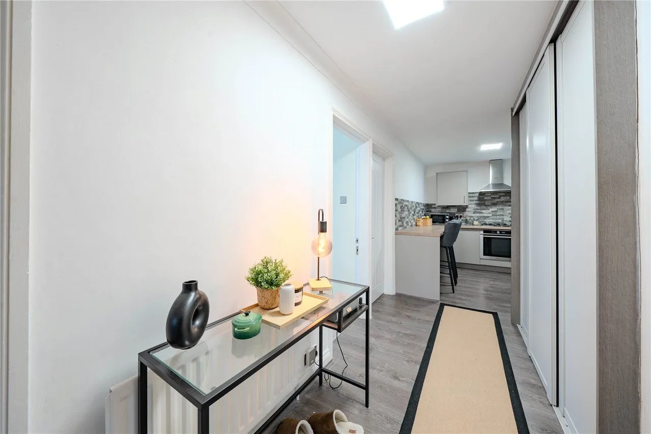 Whinbrook Court, Leeds, LS17, photo 6