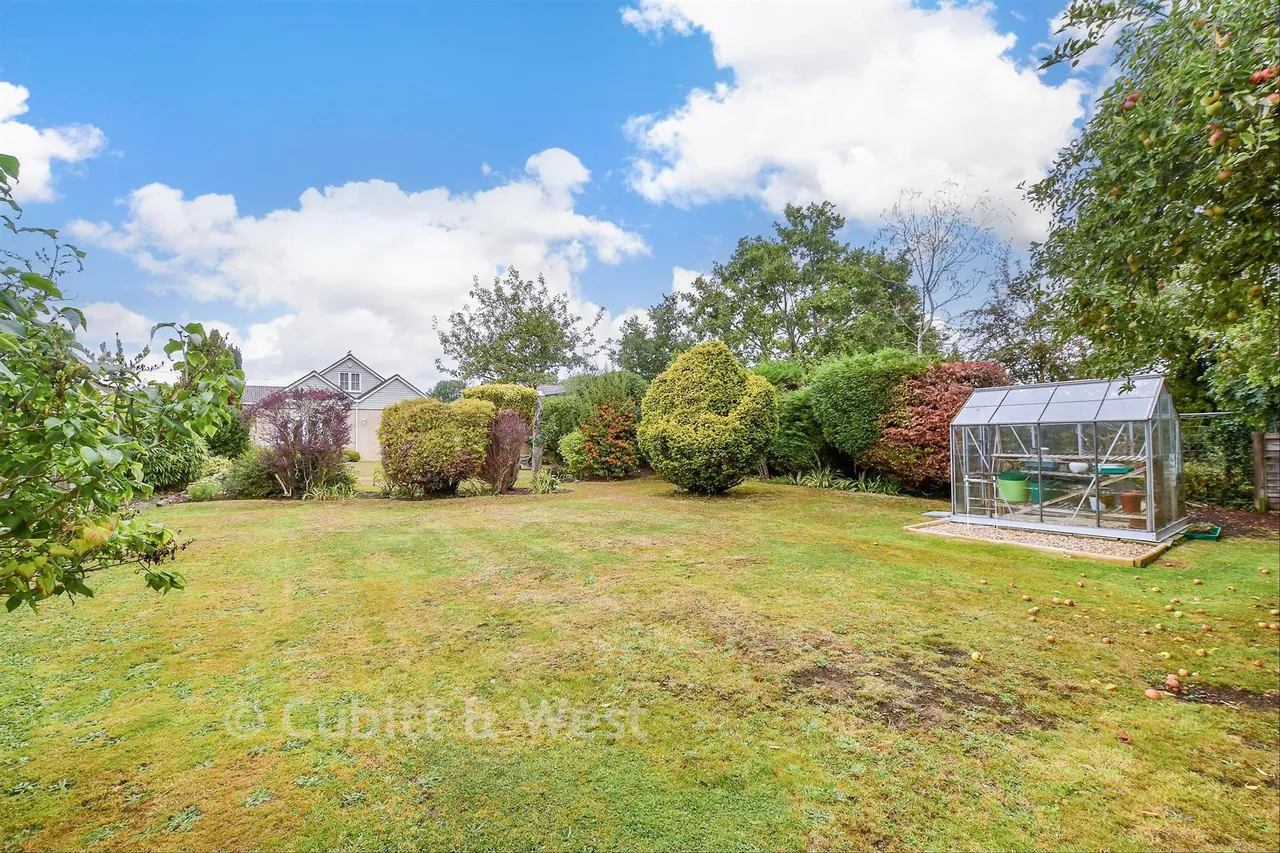 Balcombe Gardens, Horley, RH6, photo 15
