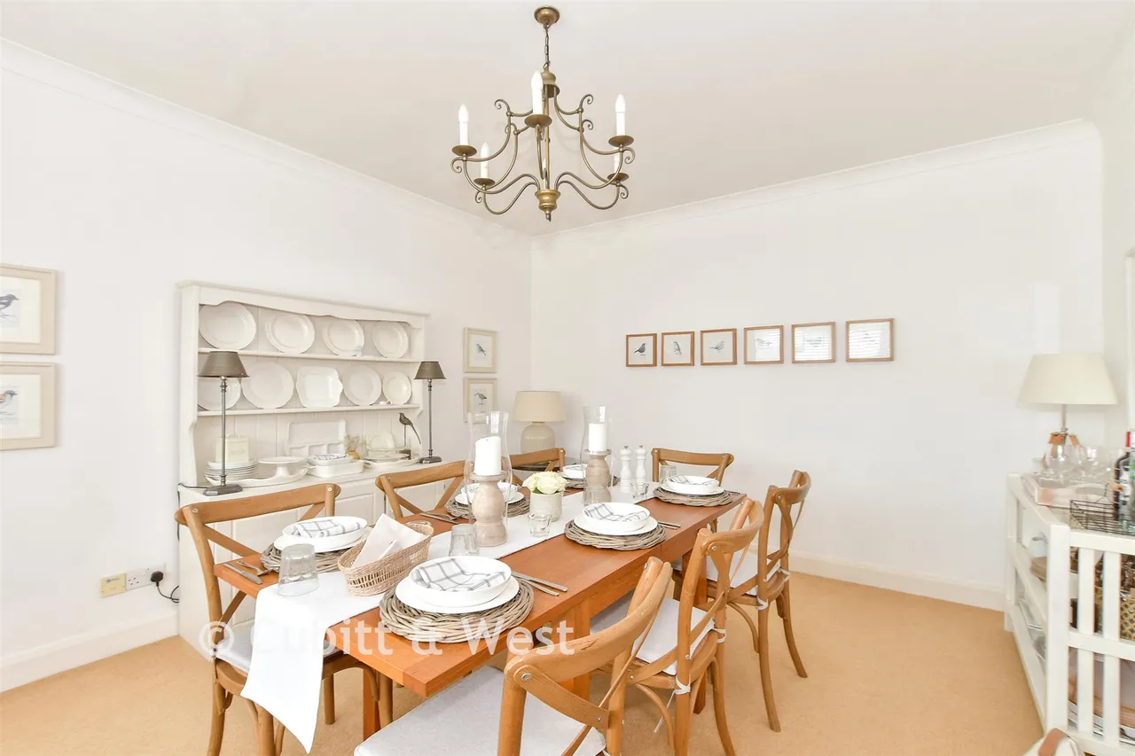 Balcombe Gardens, Horley, RH6, photo 8