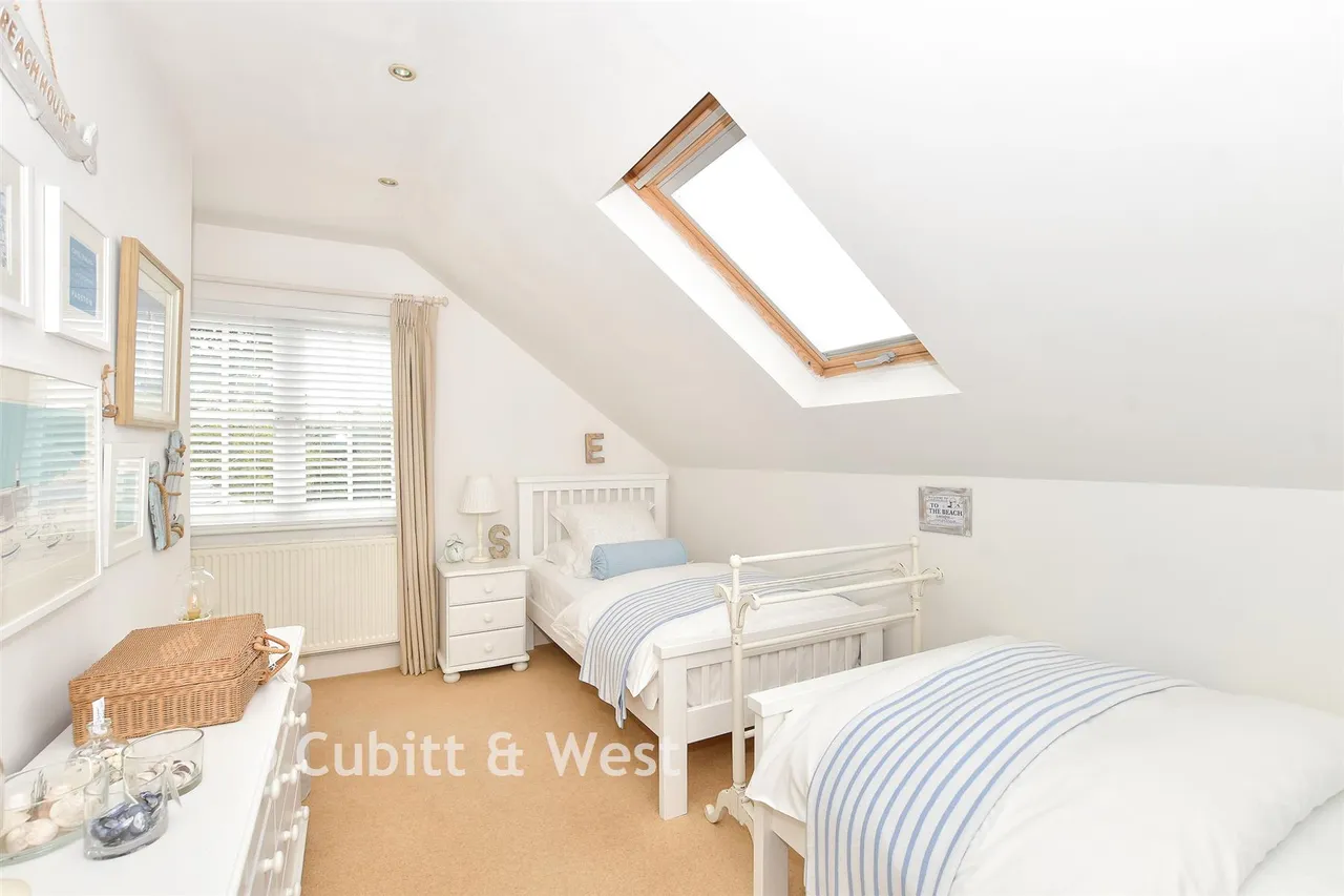 Balcombe Gardens, Horley, RH6, photo 10