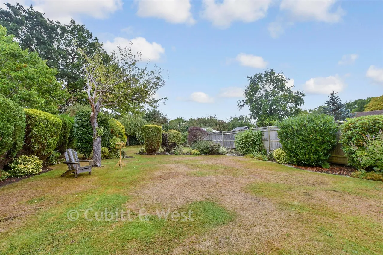 Balcombe Gardens, Horley, RH6, photo 18