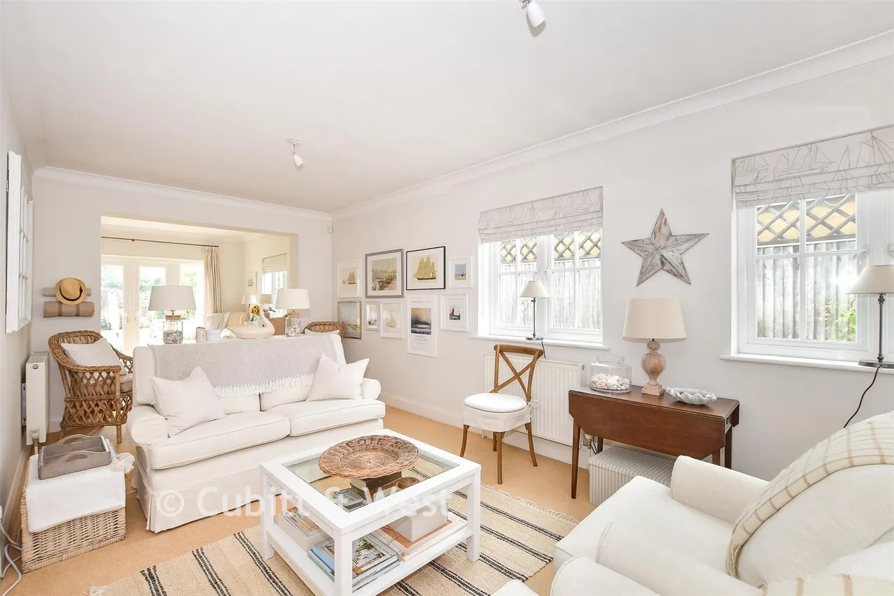Balcombe Gardens, Horley, RH6, photo 2