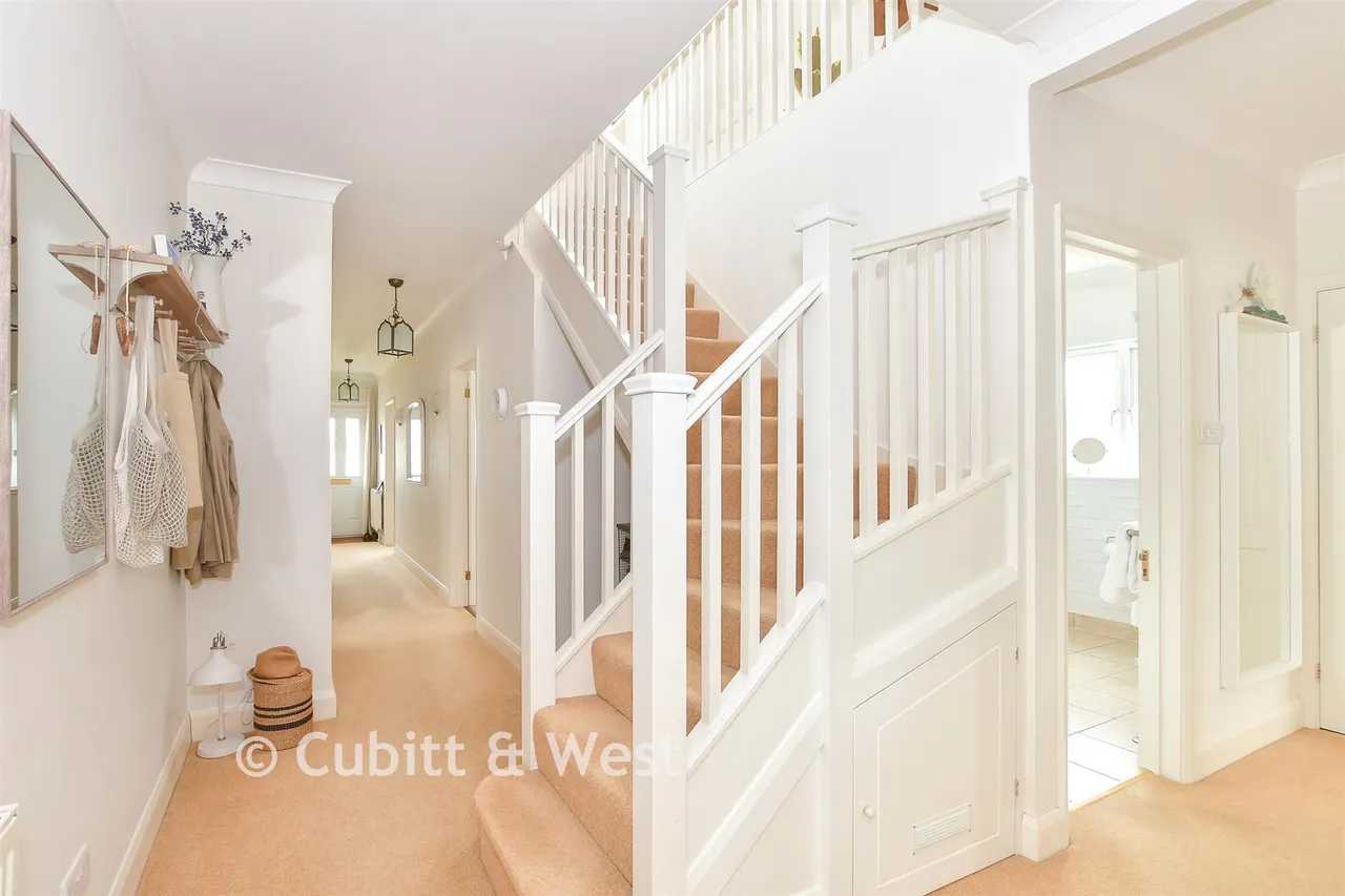 Balcombe Gardens, Horley, RH6, photo 4