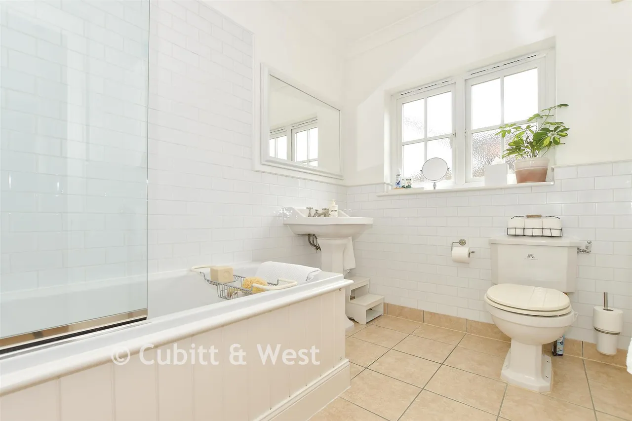 Balcombe Gardens, Horley, RH6, photo 14