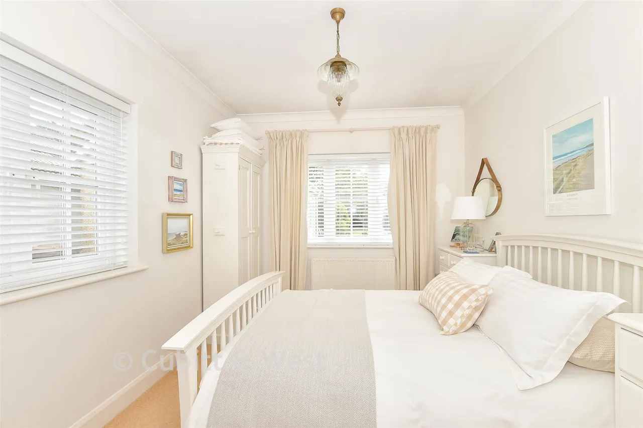Balcombe Gardens, Horley, RH6, photo 13