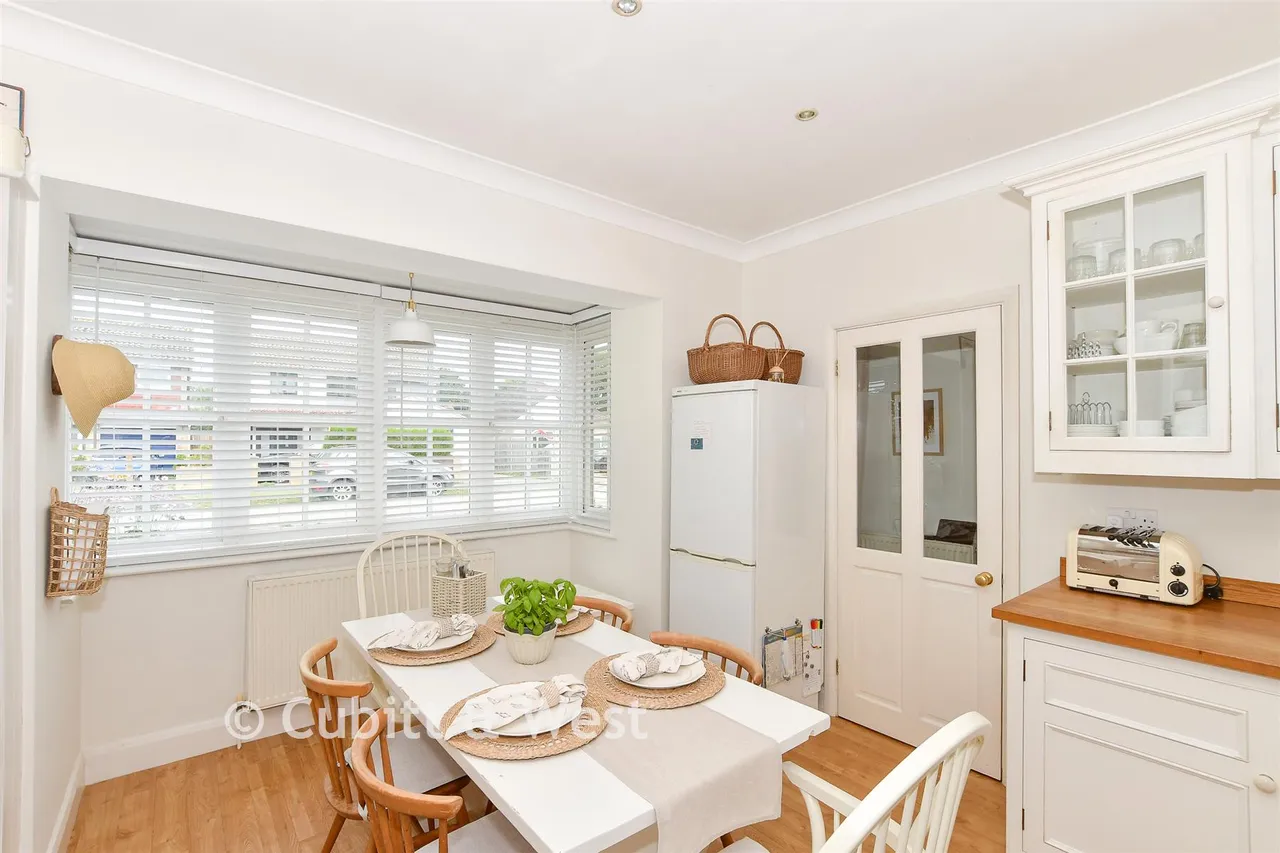 Balcombe Gardens, Horley, RH6, photo 6