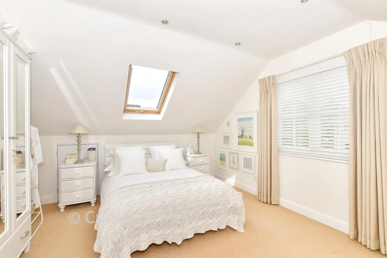 Balcombe Gardens, Horley, RH6, photo 9