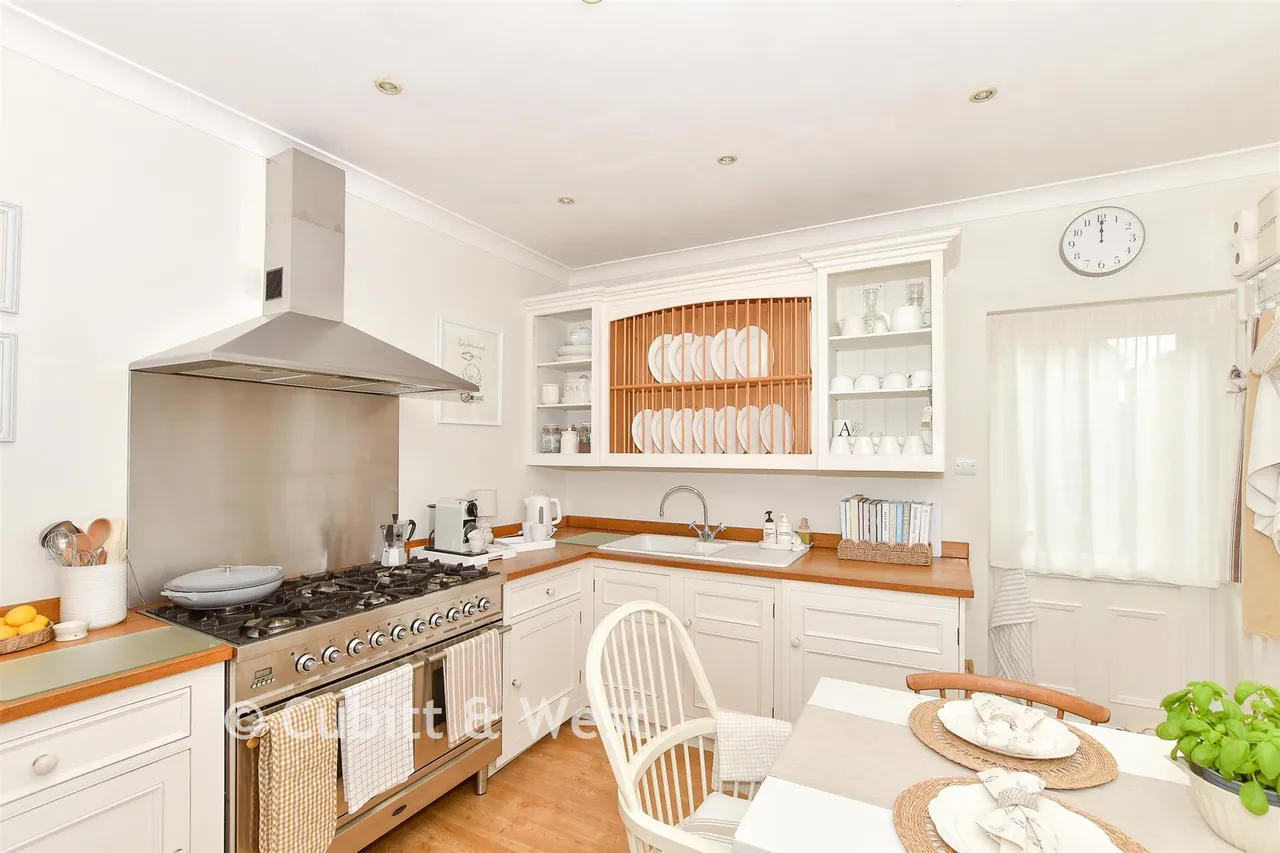 Balcombe Gardens, Horley, RH6, photo 5