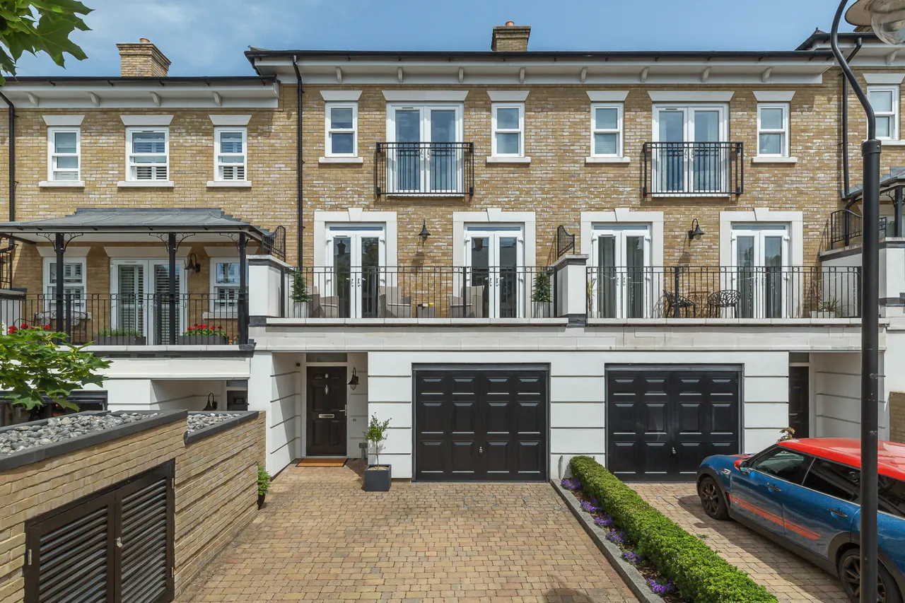 4 bed house for sale — King Charles Square, Tunbridge Wells, Kent, TN4 8FA