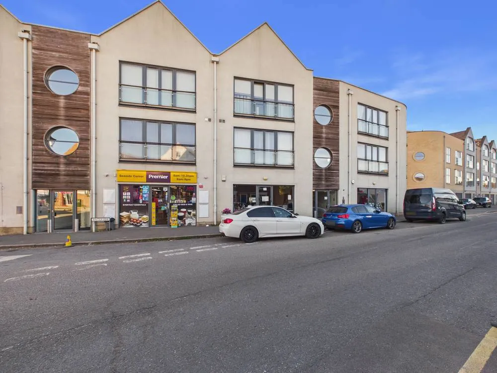 2 bed first floor to rent, Waterside, Brightlingsea, CO7