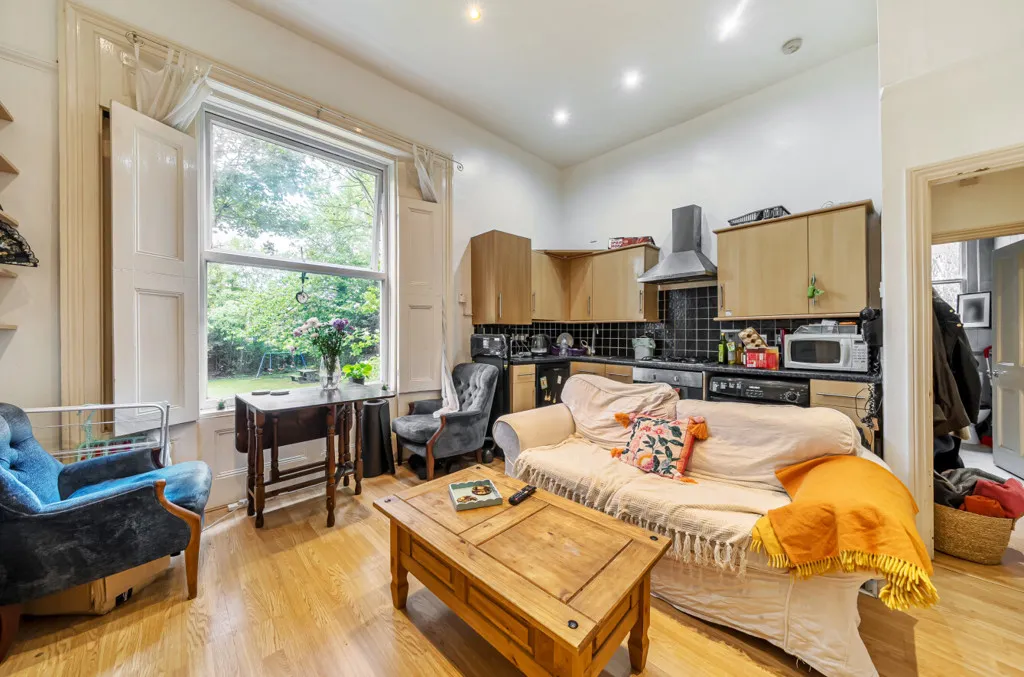 1 bed flat for sale, Dagnall Park, London, SE25