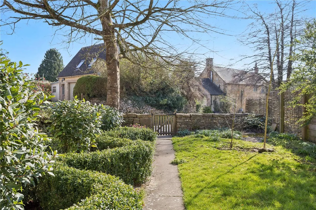Brockhampton, Cheltenham, Gloucestershire, GL54 5XQ, photo 11