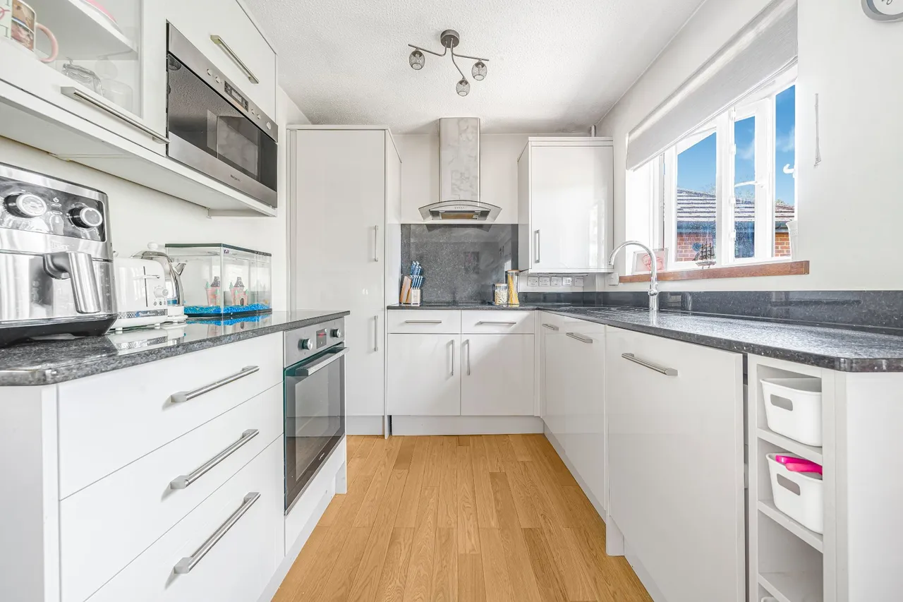 Station Avenue, Walton-On-Thames, KT12, photo 3