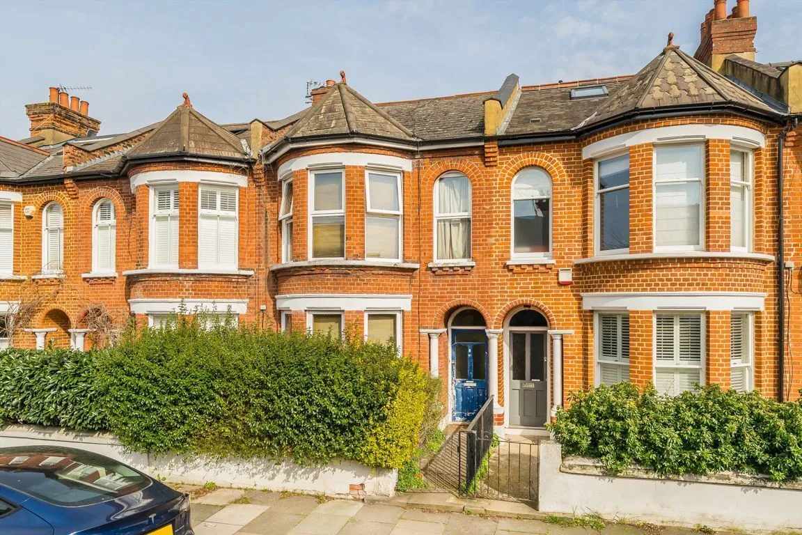 4 bed house for sale, Haverhill Road, SW12