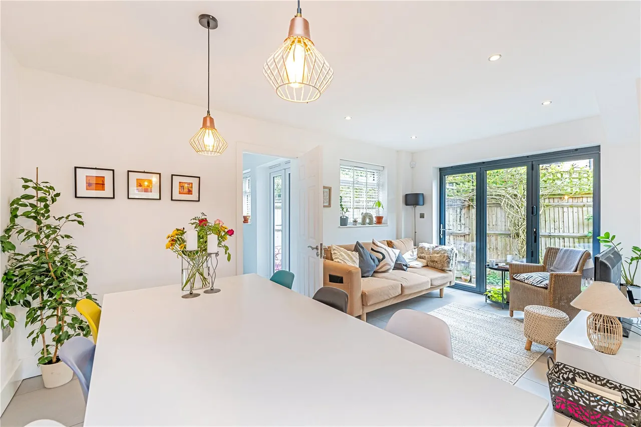 Gander Green Crescent, Hampton, TW12 2FA, photo 4