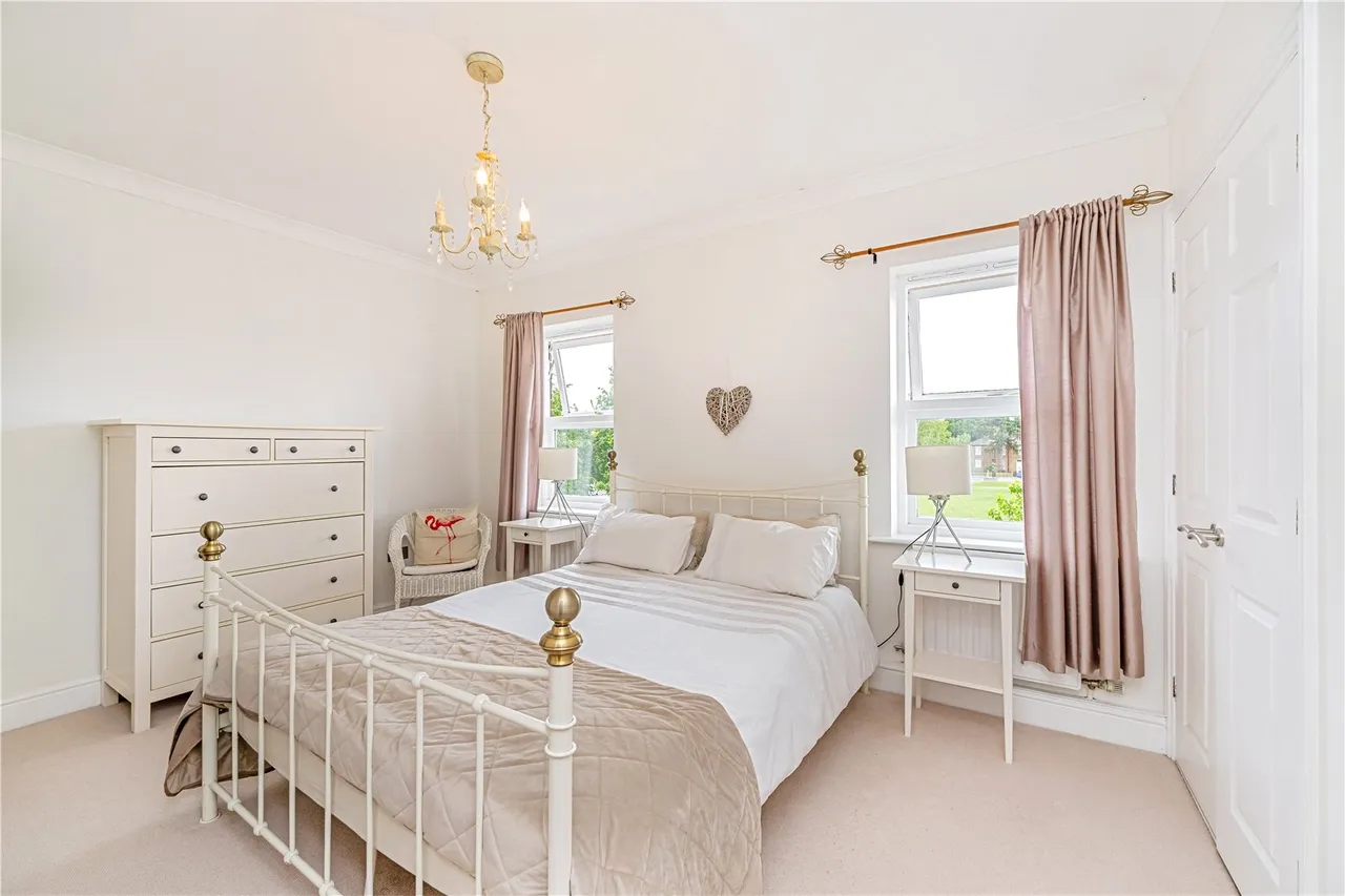 Gander Green Crescent, Hampton, TW12 2FA, photo 7