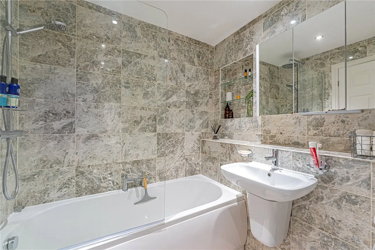 Gander Green Crescent, Hampton, TW12 2FA, photo 10