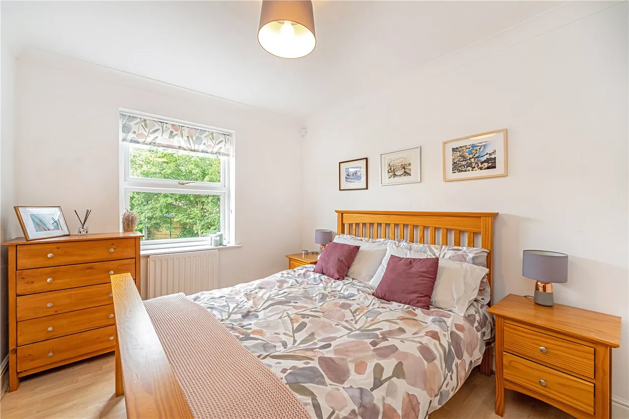 Gander Green Crescent, Hampton, TW12 2FA, photo 9
