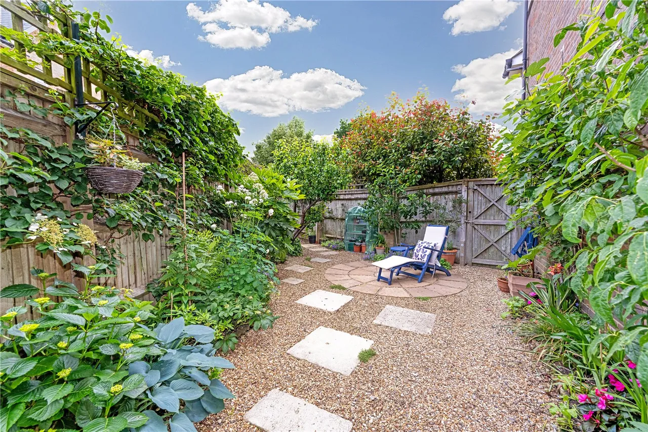 Gander Green Crescent, Hampton, TW12 2FA, photo 11