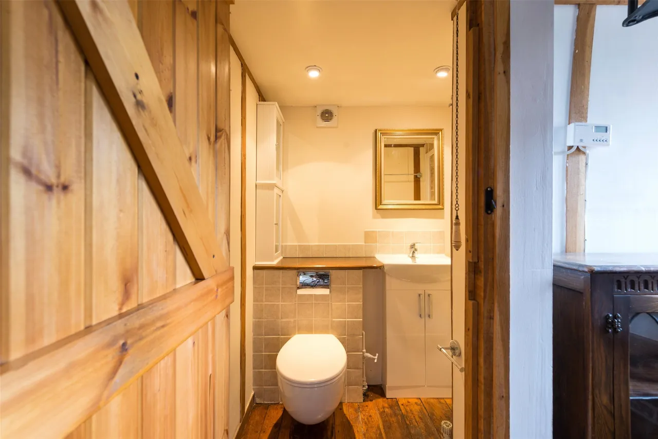 South Lodge Court, Ironsbottom, RH2, photo 6