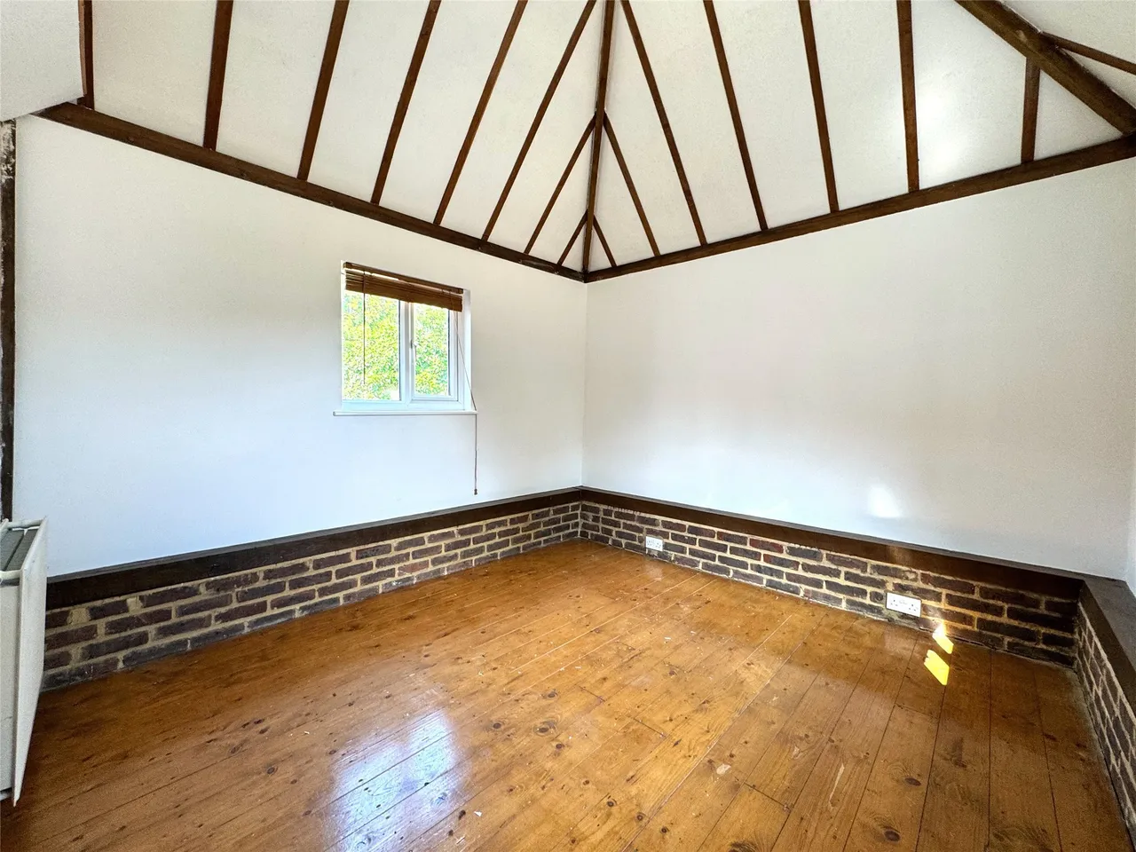 South Lodge Court, Ironsbottom, RH2, photo 5