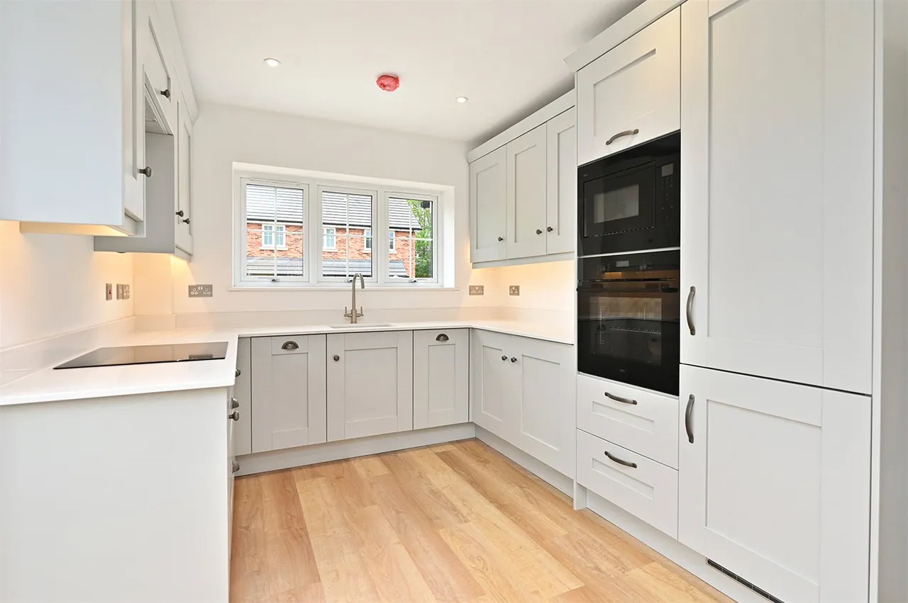 Spindle Close, Church Crookham, Fleet, Hampshire, GU52 0AP, photo 5