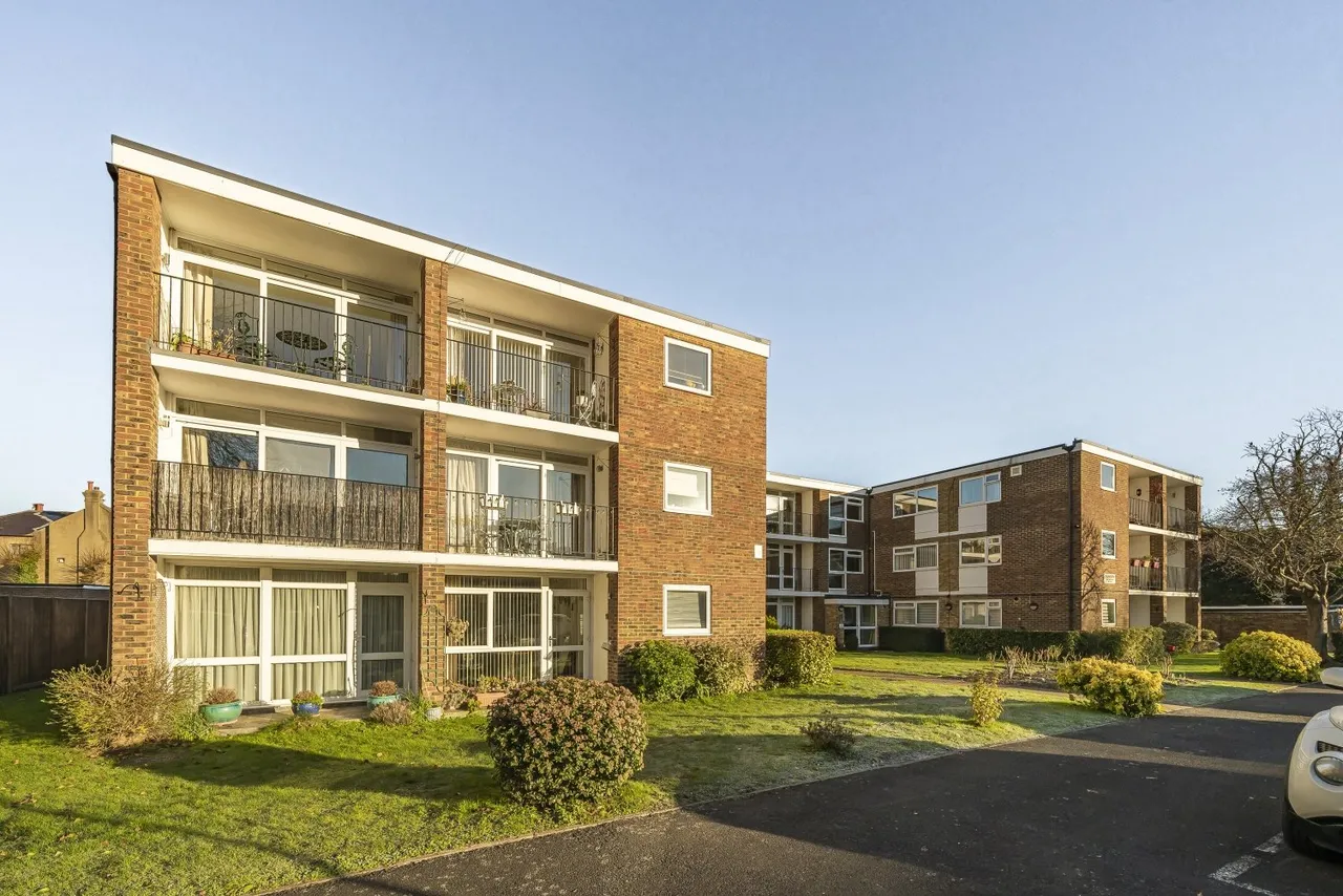 2 bed flat to rent — Court Downs Road, Beckenham, BR3
