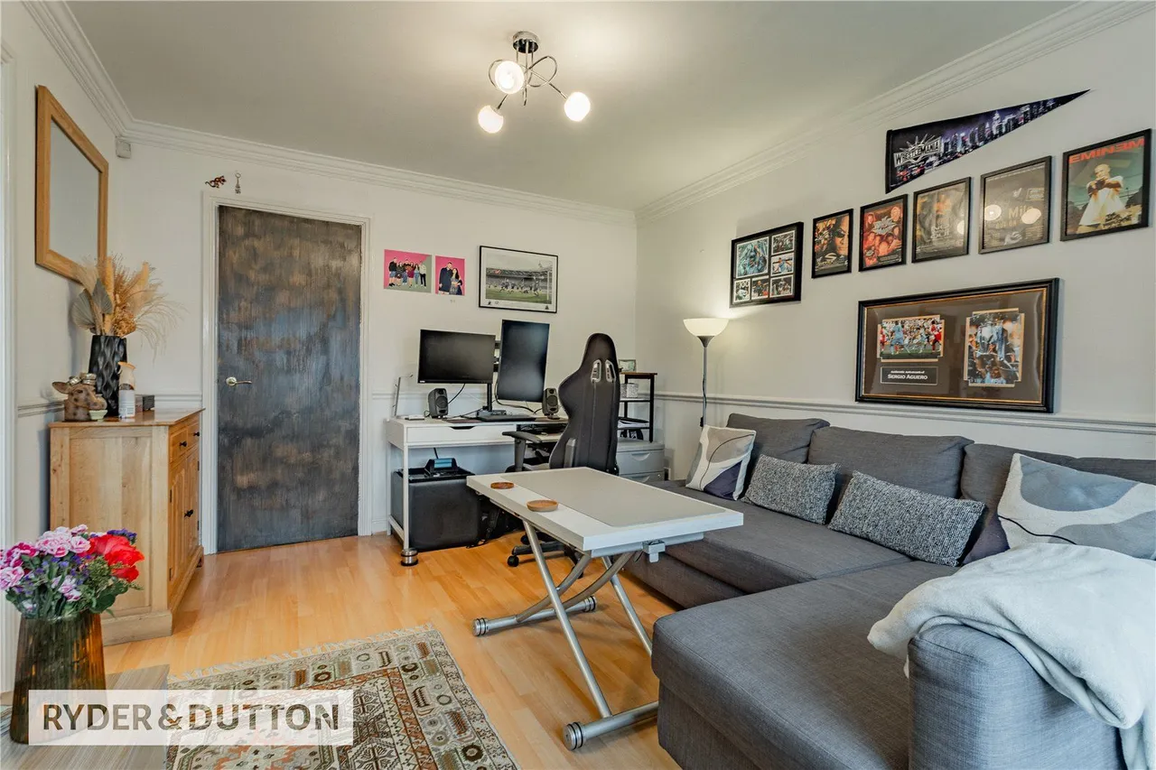 Hilltop Drive, Royton, OL2, photo 2